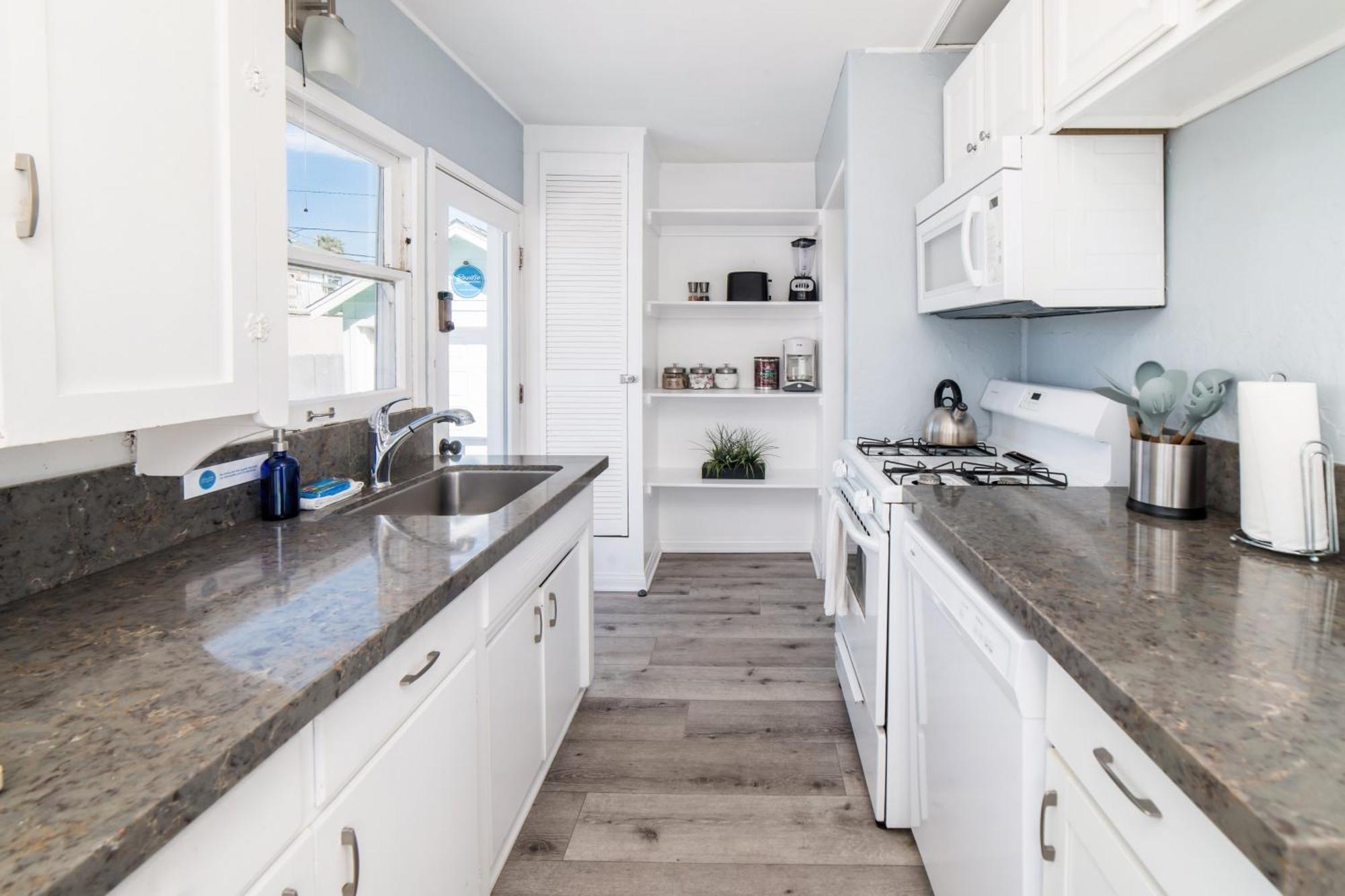 Pacific Bungalow In Oceanside With Backyard & Tiny House 外观 照片